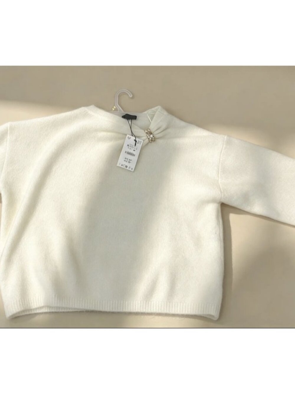 White Knit Sweater Gold Ring Detail — Chandail blanc Femme XL NWT